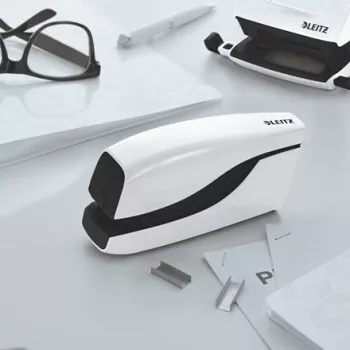 Leitz NeXXt nietmachine op batterij WOW 5566, 10 vel, voorlaadmechaniek, 1 cm, kunststof, wit, batterij