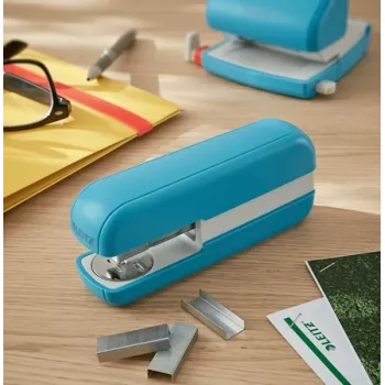 Leitz Cosy nietmachine 30 vel, 30 vel, blauw, standaard nieten, 26/6, metaal, kunststof, 80 g/m²