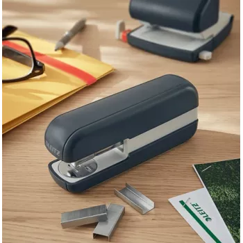 Leitz Cosy nietmachine 30 vel, 30 vel, zwart, standaard nieten, 24/6, metaal, kunststof, 80 g/m²
