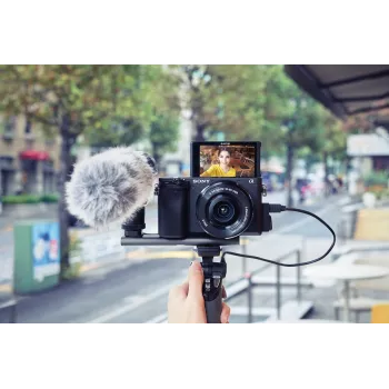 Sony α 6400 + SEL18135 MILC 24,2 MP CMOS 6000 x 4000 pixel zwart