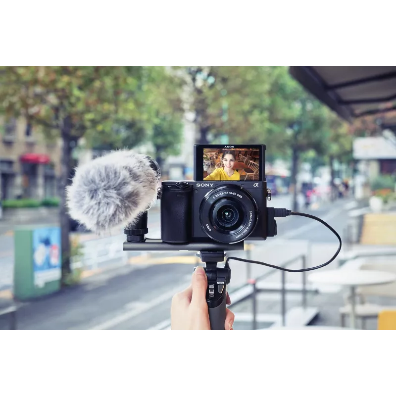 Sony α 6400 + SEL18135 MILC 24,2 MP CMOS 6000 x 4000 pixel zwart