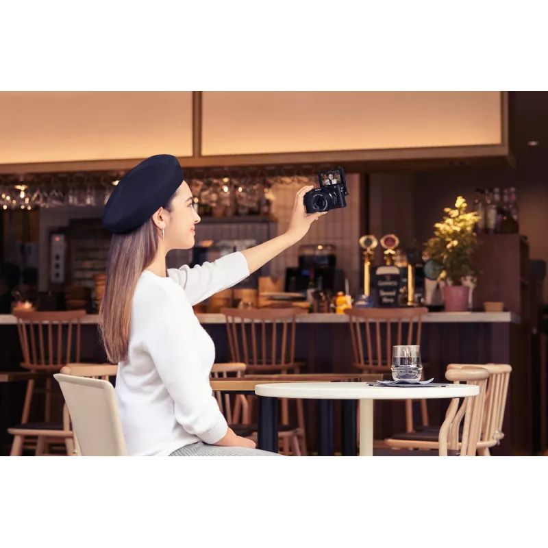 Sony α 6400 + SEL18135 MILC 24,2 MP CMOS 6000 x 4000 pixel zwart