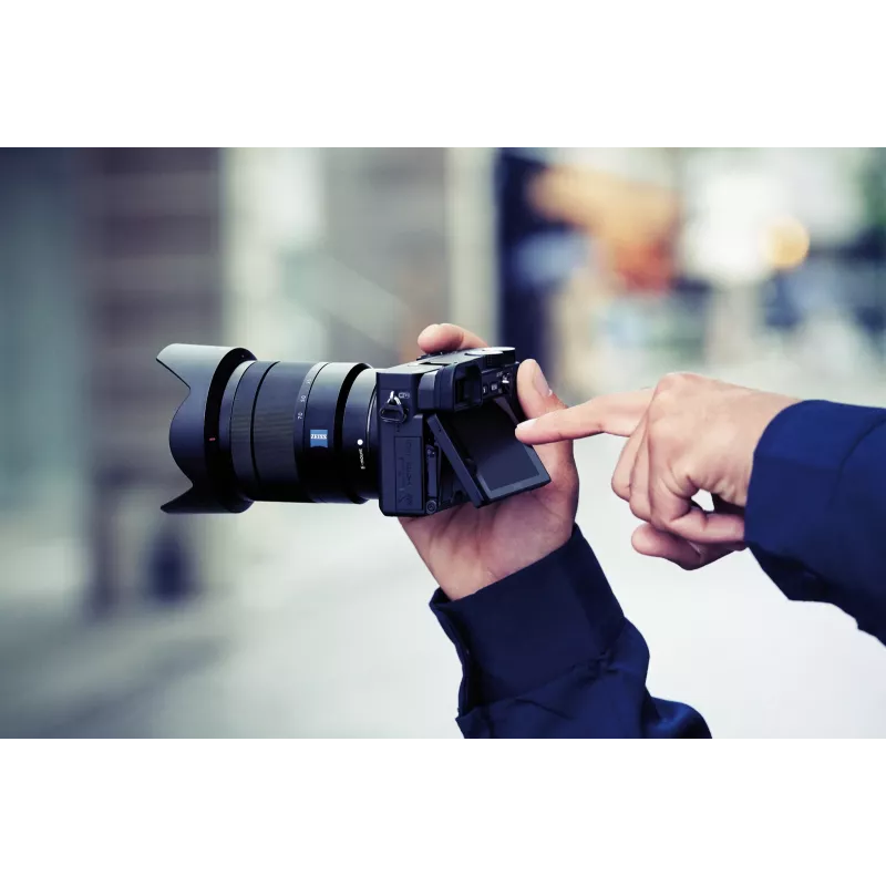 Sony α 6400 + SEL18135 MILC 24,2 MP CMOS 6000 x 4000 pixel zwart