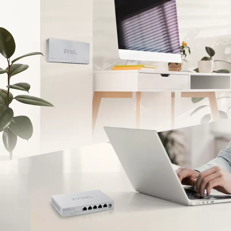 Zyxel MG-105 unmanaged 2.5G Ethernet (100/1000/2500) staal