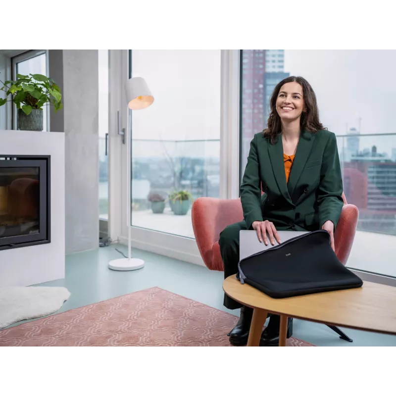 Sleeve-hoes Trust 21248 voor laptops tot 15,6 inch zwart