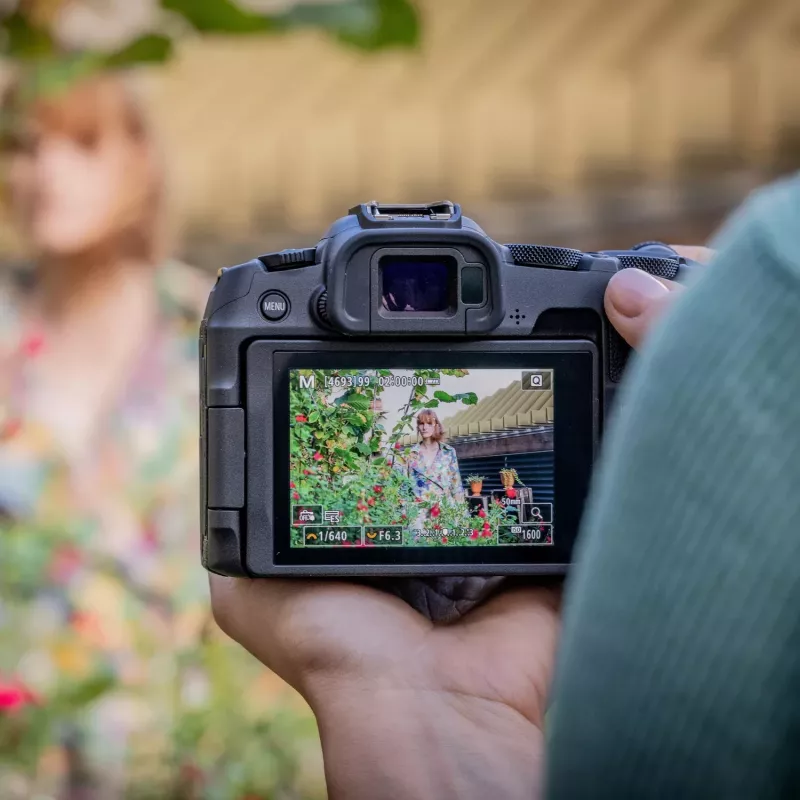Canon EOS R8 + RF 24-105mm F4-7.1 IS STM MILC 24,2 MP CMOS 6000 x 4000 pixel zwart