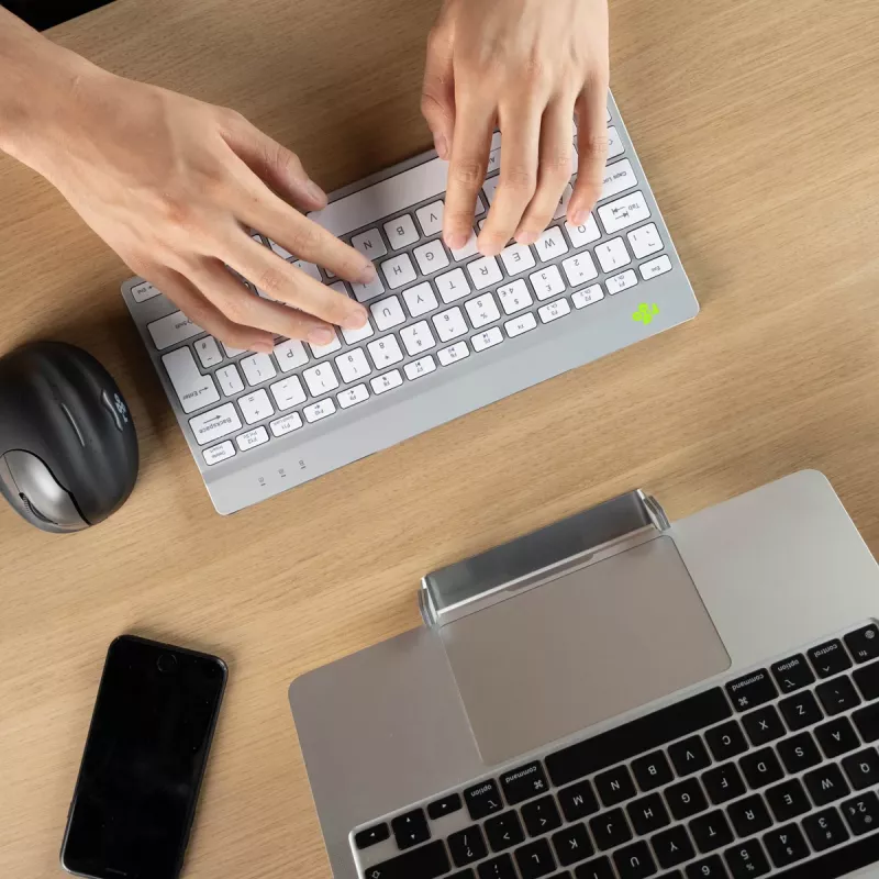 R-Go Tools ergonomisch toetsenbord R-Go Compact Break, compact toetsenbord met pauzesoftware, QWERTY (NORDIC), Bluetooth, wit