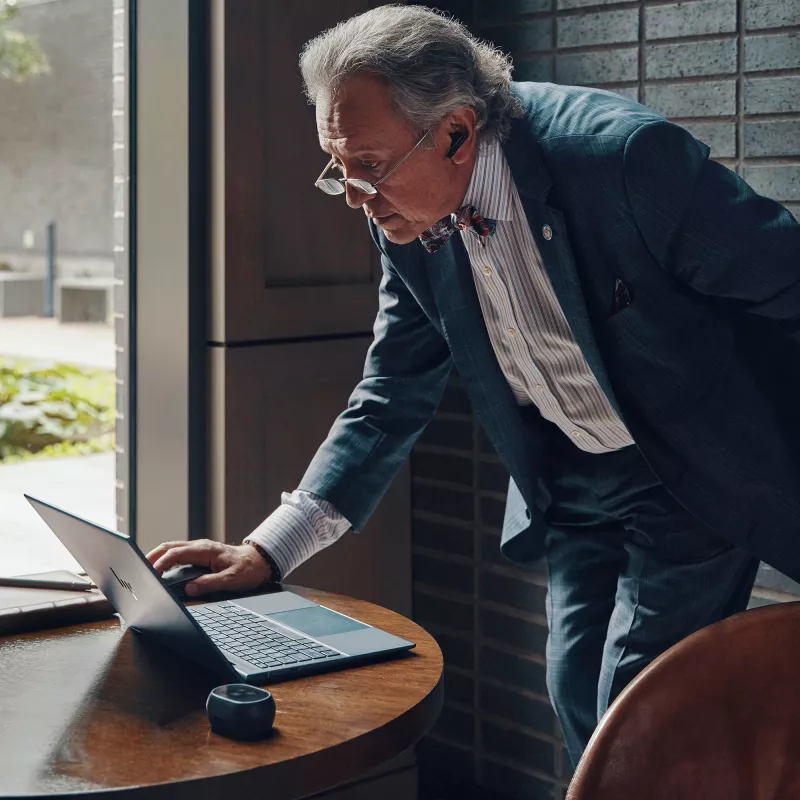HP Poly Voyager Free 60+M UC Carbon zwart earbuds +BT700 USB-C adapter +touchscreen-oplaadcase