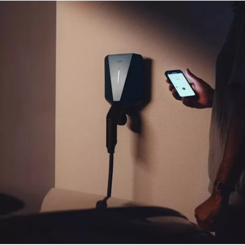Wandgemonteerde EASEE Easee Up laadstation voor elektrische voertuigen 1,4–22 kW model 10141