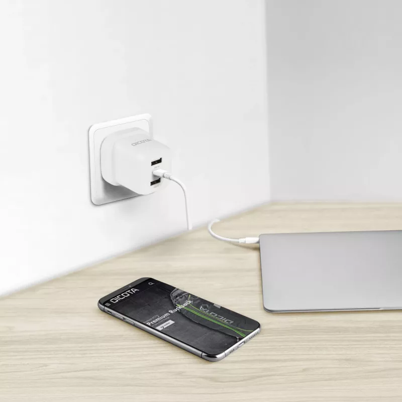Dicota voeding - compact, laptop - 32 watt - 3 A - 3 uitgangspoorten (USB-C, 2 x USB)