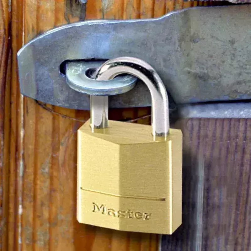 Kofferslot MASTER LOCK 20 mm breed hangslot met massief messing lichaam