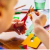 Schaar Fiskars Classic rechte snede voor kinderen, enkelbladig, rood/zilver