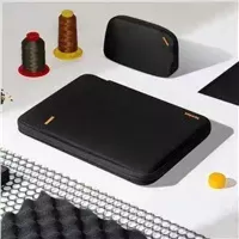 Sleeve kit Tomtoc TOM-A13-C12D voor 13 inch MacBook Pro/Air — zwart