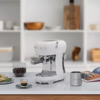 Espressomachine Smeg 1,1 L ECF02WHEU
