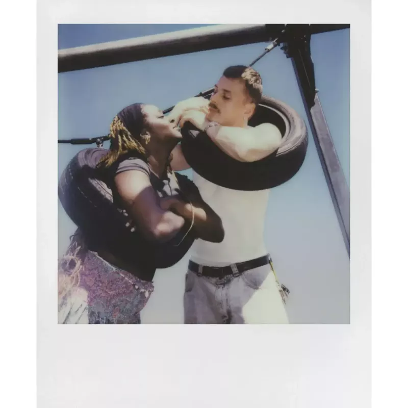 Sofortbildcamera POLAROID Now Gen 3 geel — model 9158, analoge instantcamera, ingebouwde flitser