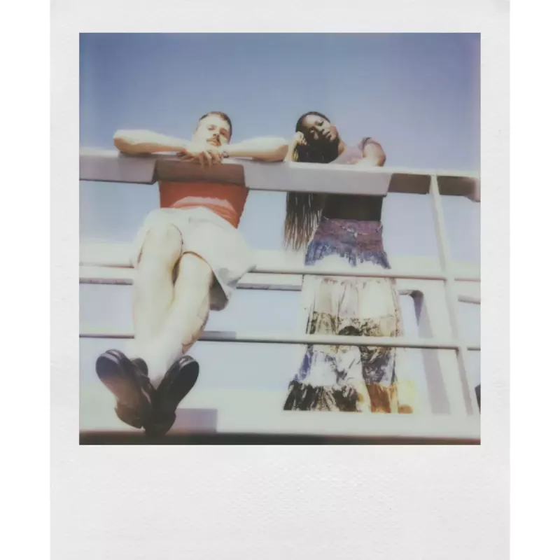 Sofortbildcamera POLAROID Now Gen 3 geel — model 9158, analoge instantcamera, ingebouwde flitser