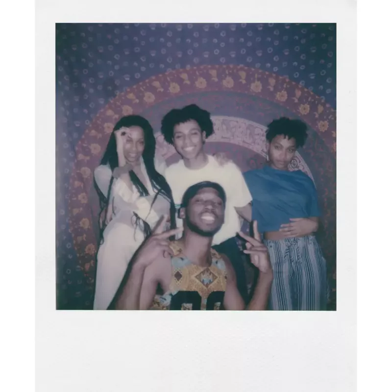 Sofortbildcamera POLAROID Now Gen 3 geel — model 9158, analoge instantcamera, ingebouwde flitser