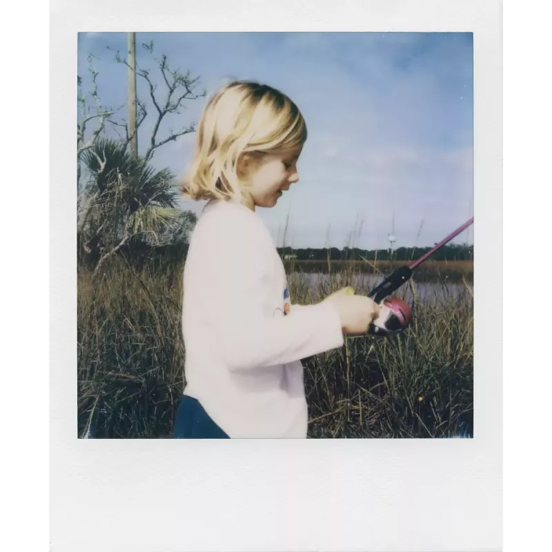 Sofortbildcamera POLAROID Now Gen 3 geel — model 9158, analoge instantcamera, ingebouwde flitser