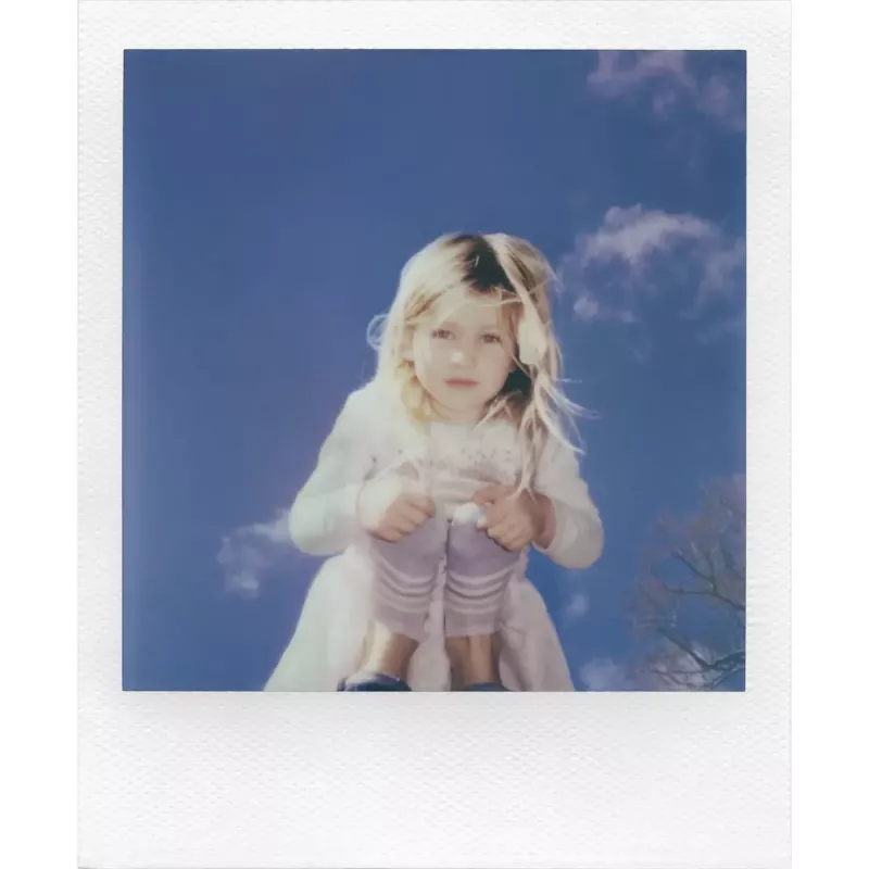 Sofortbildcamera POLAROID Now Gen 3 geel — model 9158, analoge instantcamera, ingebouwde flitser