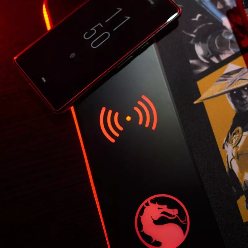 Numskull muismat Mortal Kombat + draadloos opladen 30x80cm