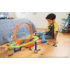 Hot Wheels Action Loop Cyclone Challenge banenset met speelgoedauto op schaal 1:64, eenvoudige opberging