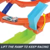 Hot Wheels Action Loop Cyclone Challenge banenset met speelgoedauto op schaal 1:64, eenvoudige opberging