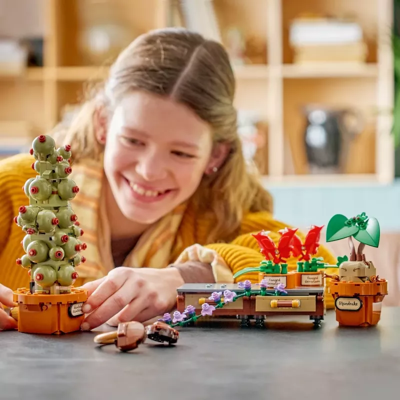 LEGO Harry Potter 76474 Zweinstein kruidenkunde-planten (817 onderdelen)
