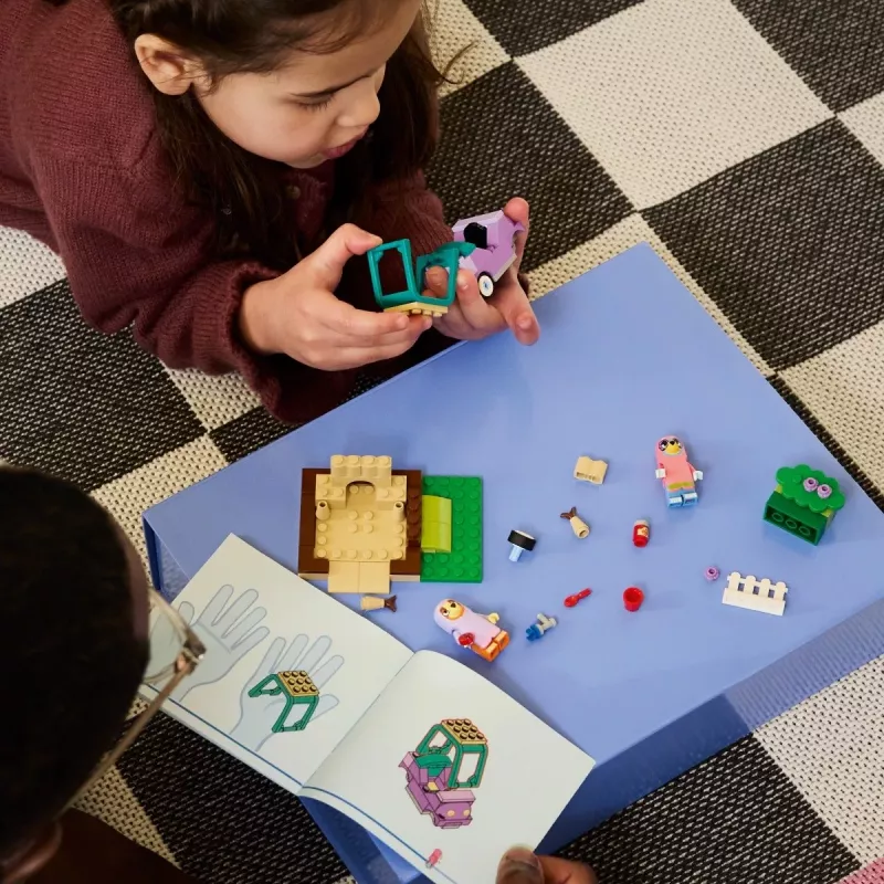 LEGO Bluey 11216 Oma's met Bingo en Bluey (80 onderdelen)
