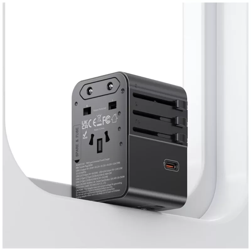 USAMS reisadapter CC310 70W 3xUSB-C US/AU/EU/UK zwart
