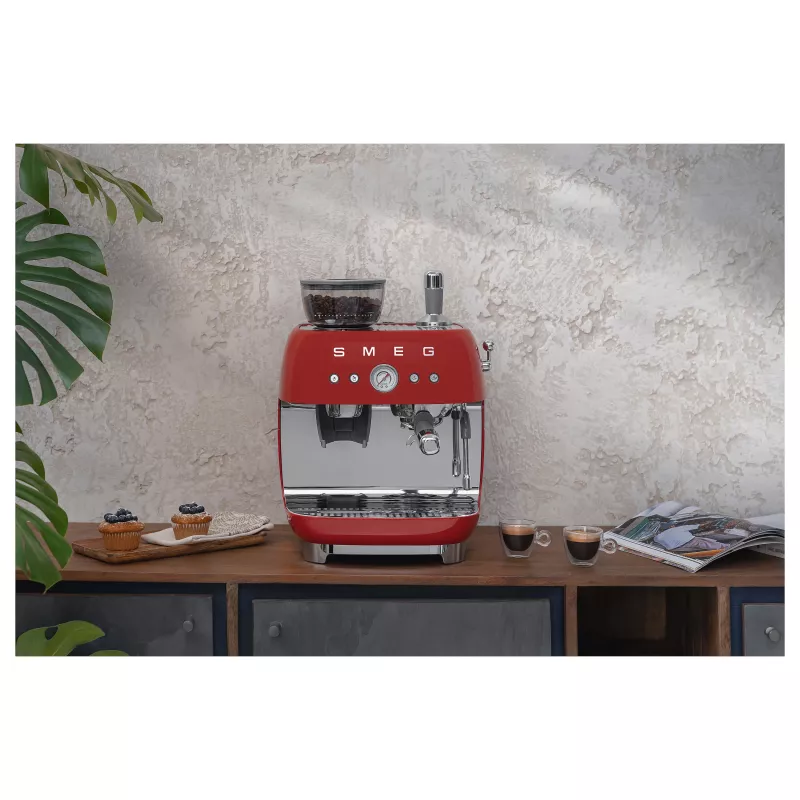 Smeg 50's Style volautomatische koffiemachine EGF03RDEU rood