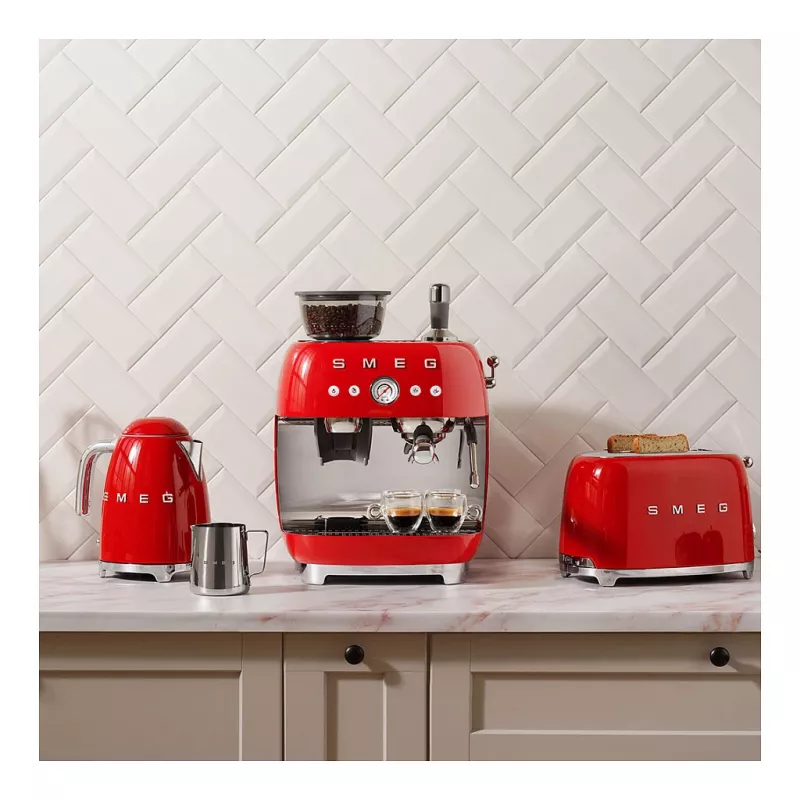 Smeg 50's Style volautomatische koffiemachine EGF03RDEU rood