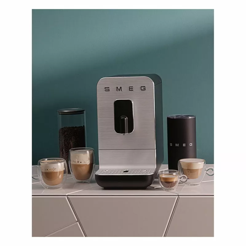SMEG BCC11BLMEU volautomatische koffiemachine met stoomfunctie, mat zwart