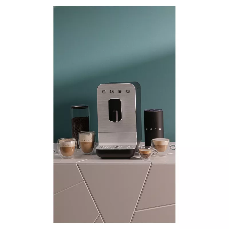 SMEG BCC11BLMEU volautomatische koffiemachine met stoomfunctie, mat zwart