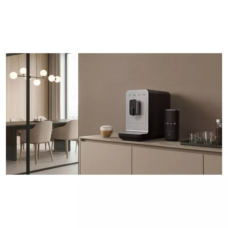 SMEG BCC11BLMEU volautomatische koffiemachine met stoomfunctie, mat zwart