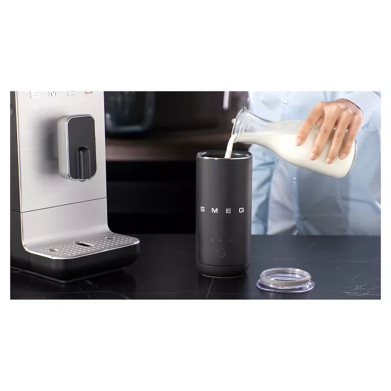 SMEG BCC11BLMEU volautomatische koffiemachine met stoomfunctie, mat zwart