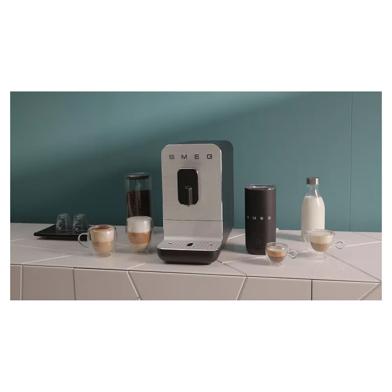 SMEG BCC11BLMEU volautomatische koffiemachine met stoomfunctie, mat zwart