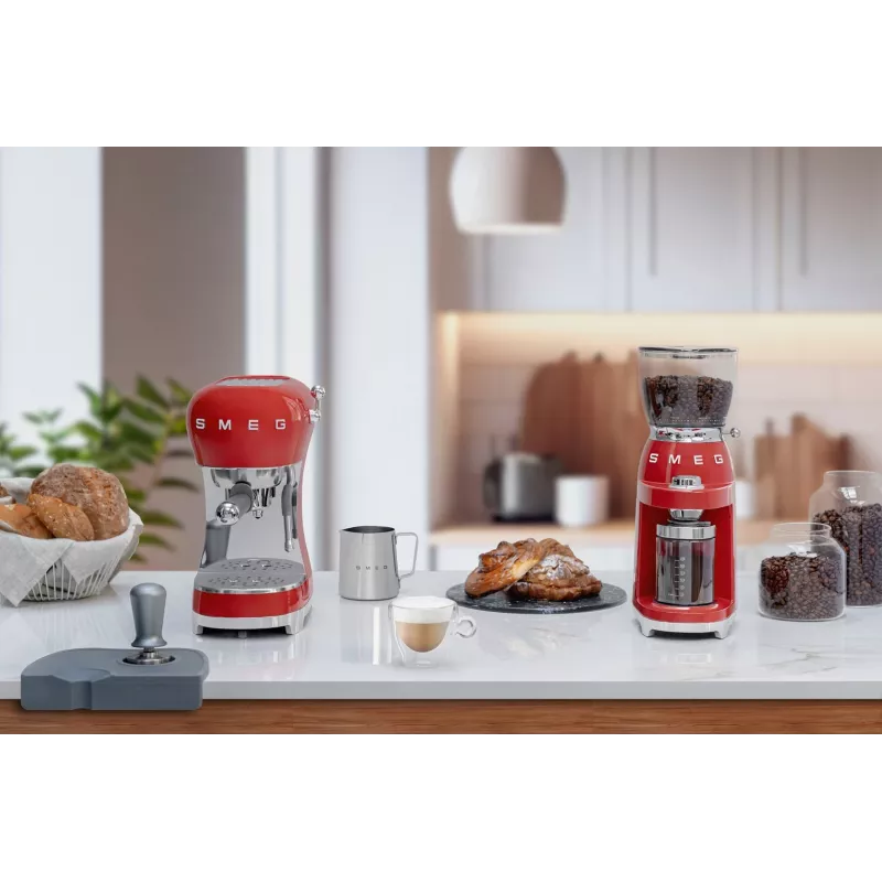 Smeg ECF02RDEU 50's Style handmatige espressomachine 1.1 L rood