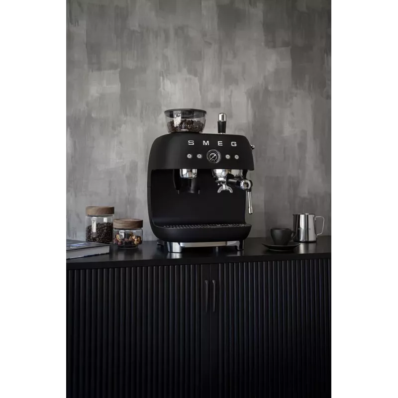 Smeg EGF03BLMEU espressomachine met bonenmaler, 1650 W, zwart