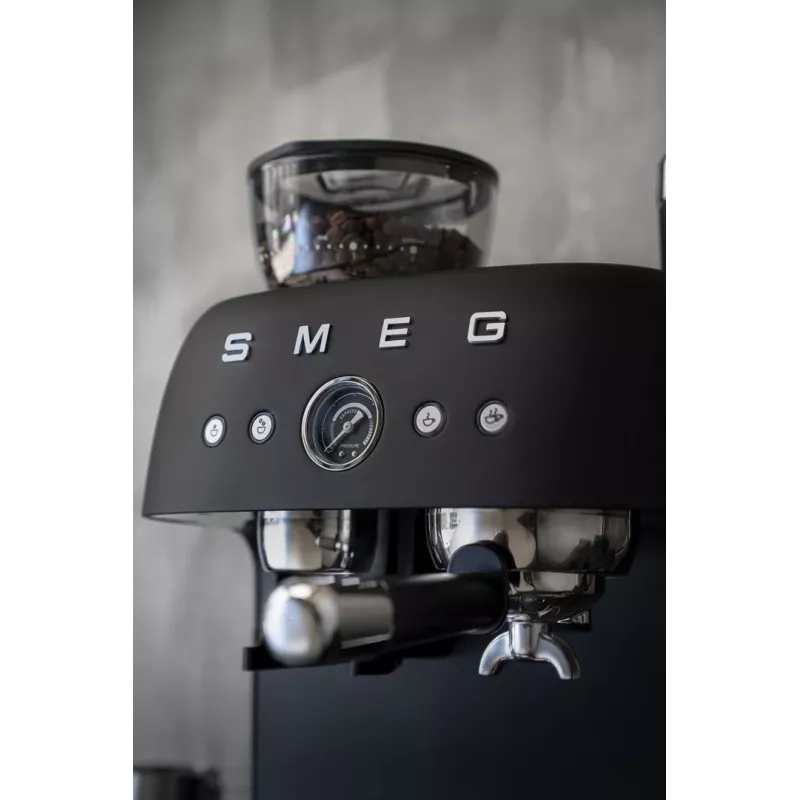 Smeg EGF03BLMEU espressomachine met bonenmaler, 1650 W, zwart