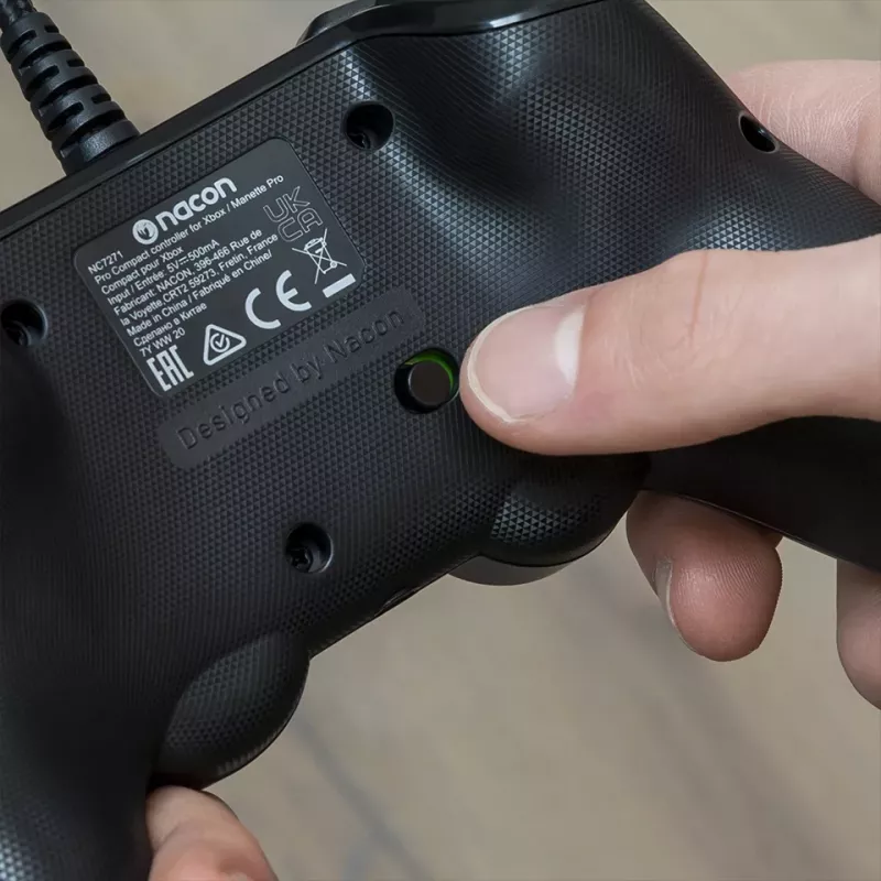 Nacon Compact Pro Bedrade Controller voor Xbox Series X|S, Xbox One & PC - Wit