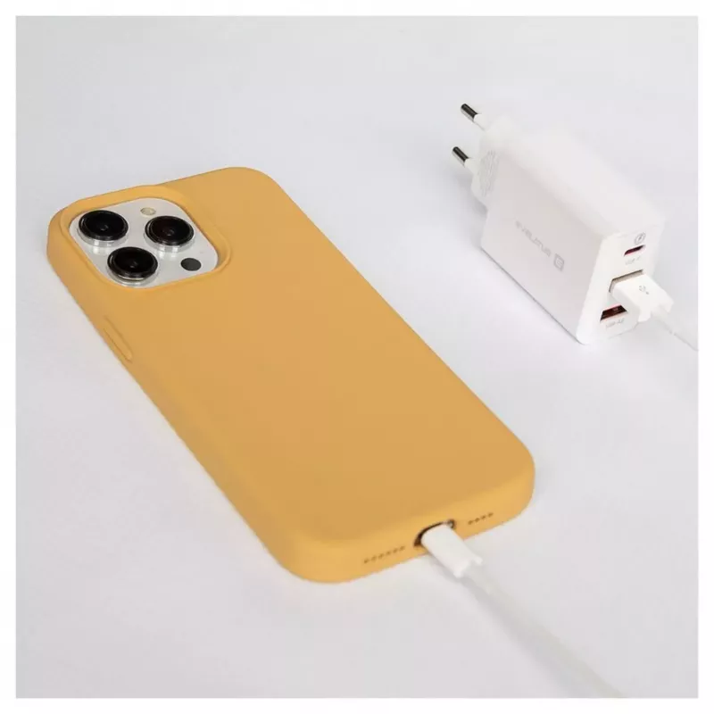 Evelatus Apple iPhone 15 Pro Max Premium Soft Touch silicone case goud