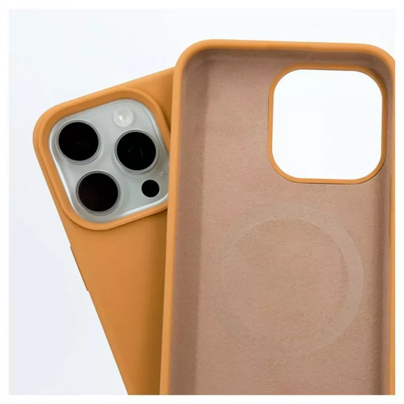 Evelatus Apple iPhone 15 Pro Premium MagSafe Soft Touch silicone case goud