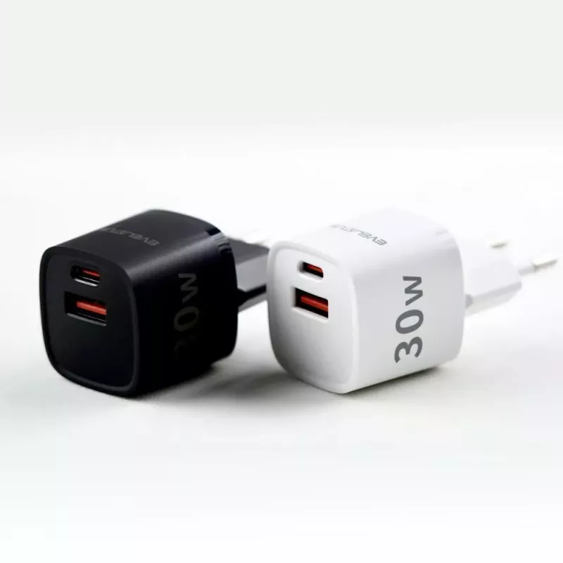 Evelatus USB-A en USB-C 30W Max EU-oplader zwart