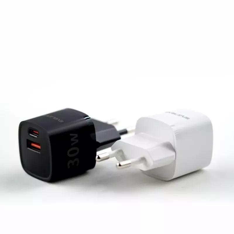 Evelatus USB-A en USB-C 30W Max EU-oplader zwart
