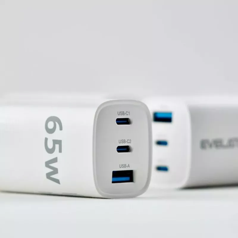 Evelatus 65W Max snellader UK USB-C1/USB-C1/USB-A wit