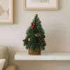 LEAN Decoratieve kerstboom op stam met rode lijsterbessen, 26 x 12 cm