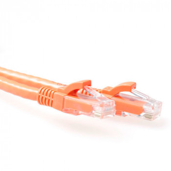 ACT Oranje 1,5 m U/UTP CAT6A Snagless patchkabel met RJ45-stekkers IB2151