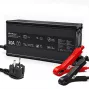Qoltec LiFePO4 batterijlader 12V 30A met LED-indicatoren en intelligent 3-traps laadproces