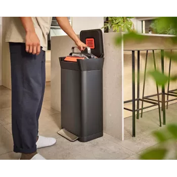 Joseph Joseph Titan 30L zwarte afvalpers