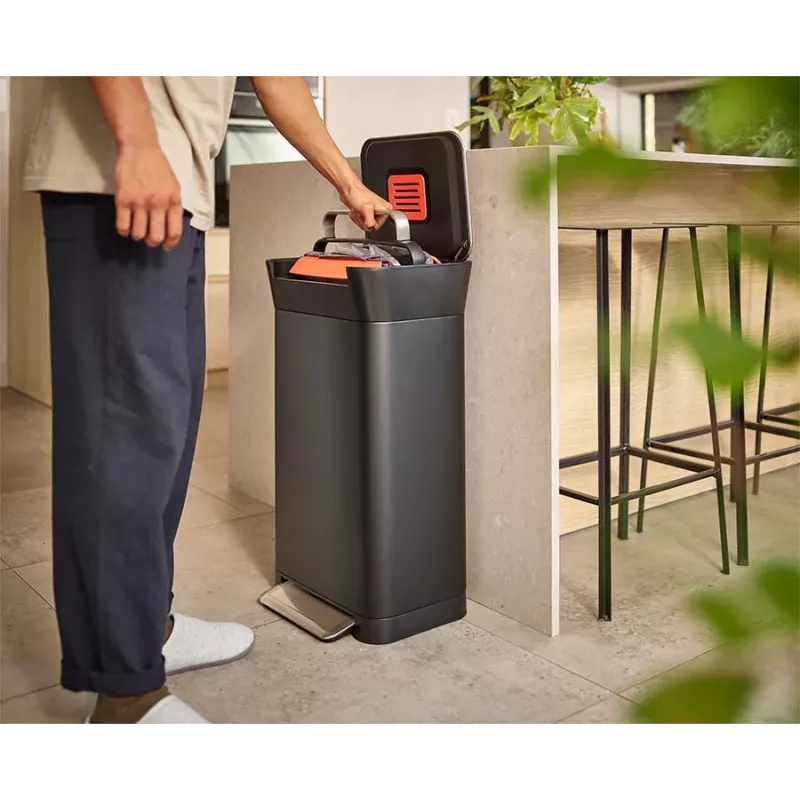 Joseph Joseph Titan 30L zwarte afvalpers